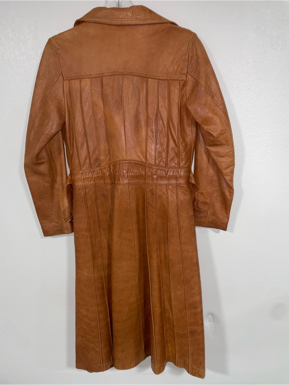 Vintage Women's Tan Leather Trench Coat - Picture 6 of 13
